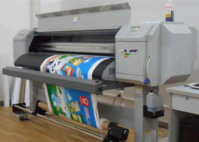 廣告制作中的吸引力與產品創新的協同作用